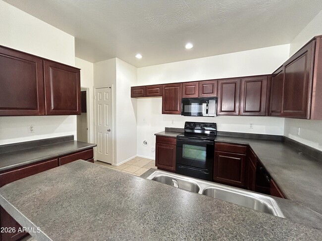 Foto del edificio - 17218 W Country Gables Dr
