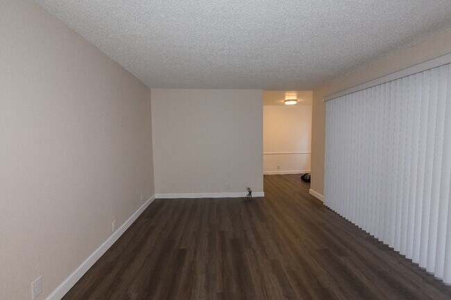 Building Photo - 910 N Ogden Dr