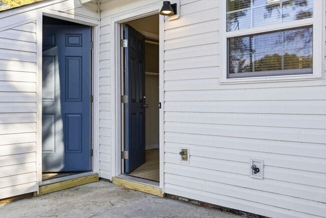 Building Photo - 2bed/1bath Duplex