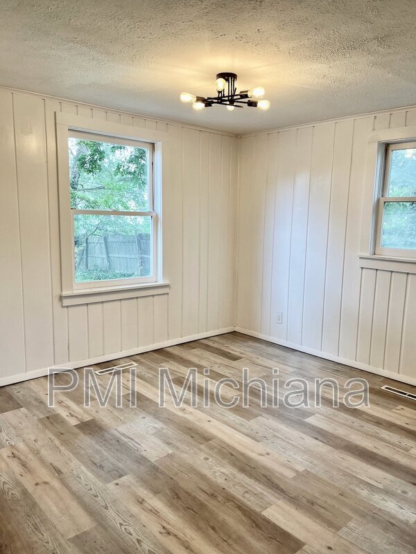 Building Photo - 54305 Terrace Ln