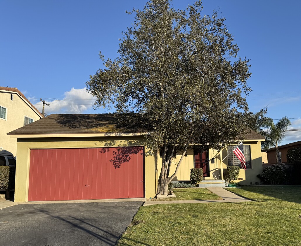 3 bedroom 1 bath double car garage - 20034 Anza Ave