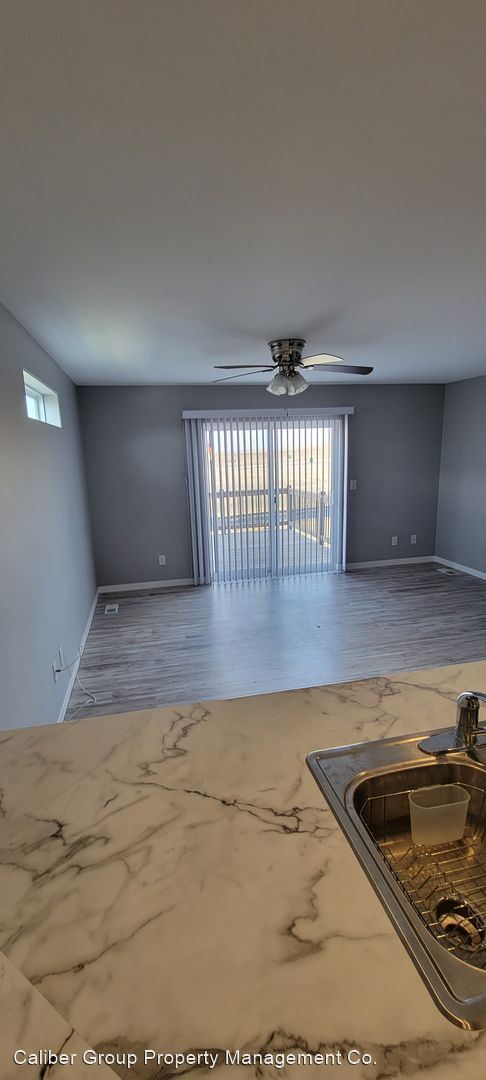 Building Photo - 2 br, 2.5 bath House - 821 Grindstone