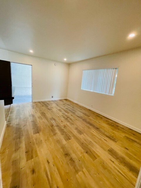 Foto principal - 1001 W La Palma Ave