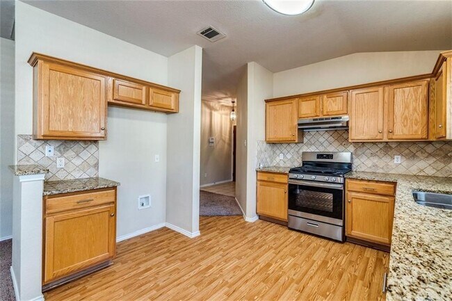 Foto del edificio - 1307 Dillon Lake Bend