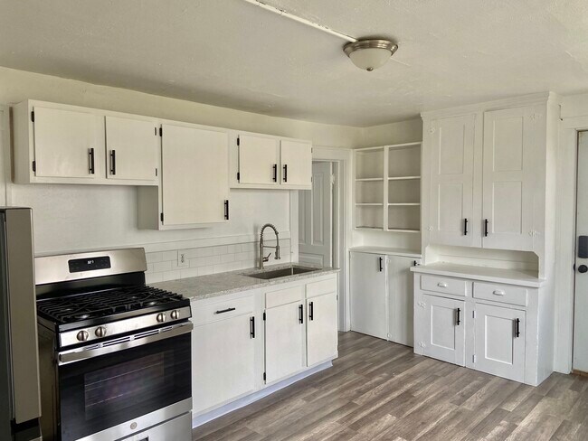 Foto del edificio - 921 Watson St SW