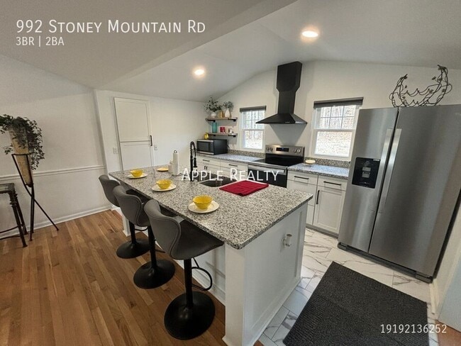 Building Photo - 992 Stoney Mountain Rd