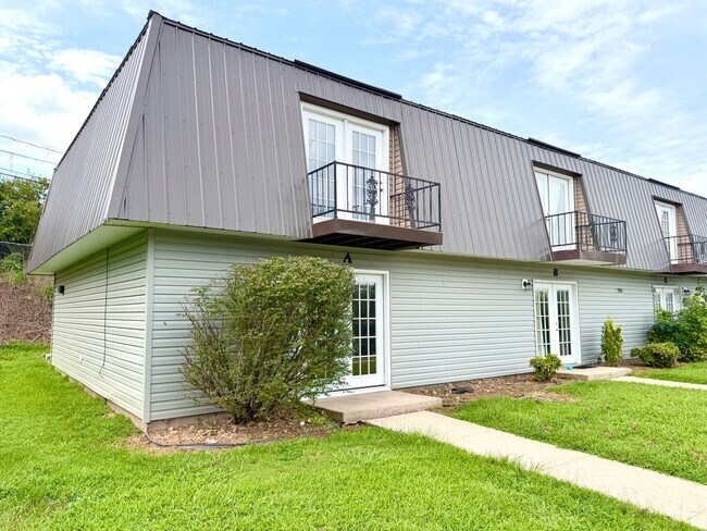 Building Photo - 2108 Ashland City Rd