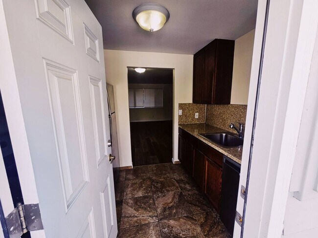 Building Photo - Harvey Development Duplex