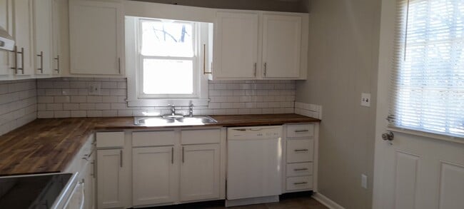 Building Photo - 2 Bedroom 1 bath bungalow in Red Bank TN