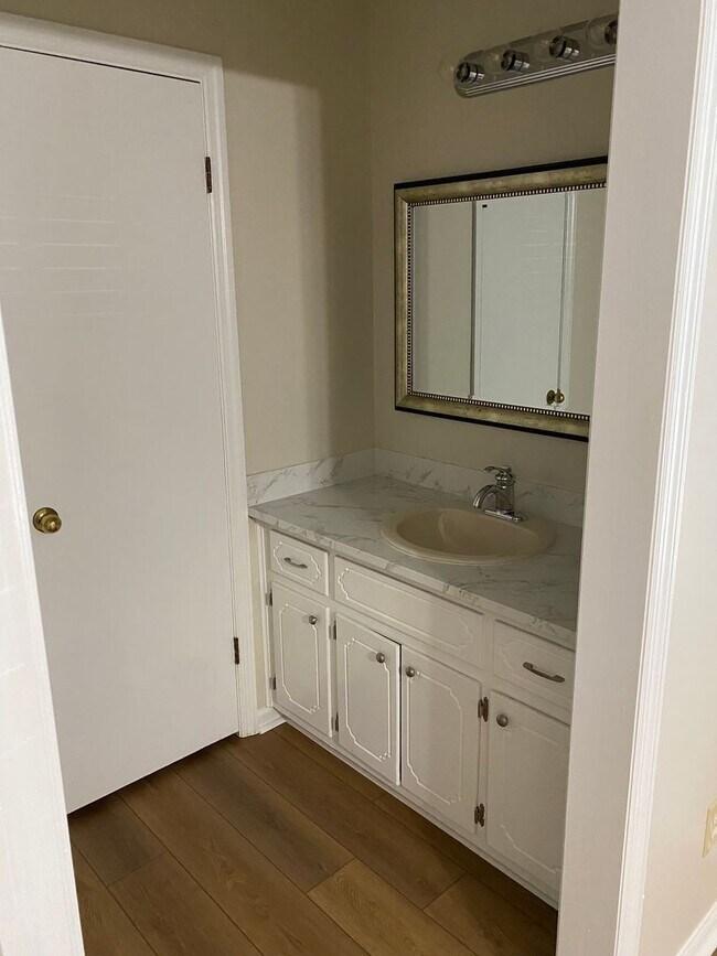 Building Photo - Beautiful renovated home in the heart of M...