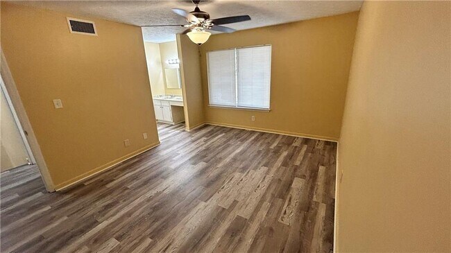 Building Photo - 8560 Creekwood Way