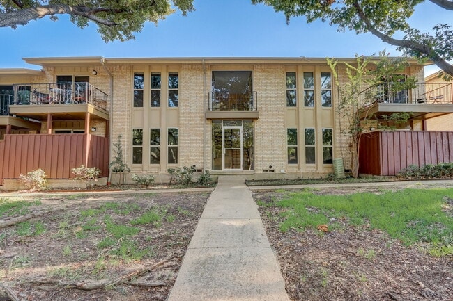 Building Photo - 5814 Sandhurst Ln