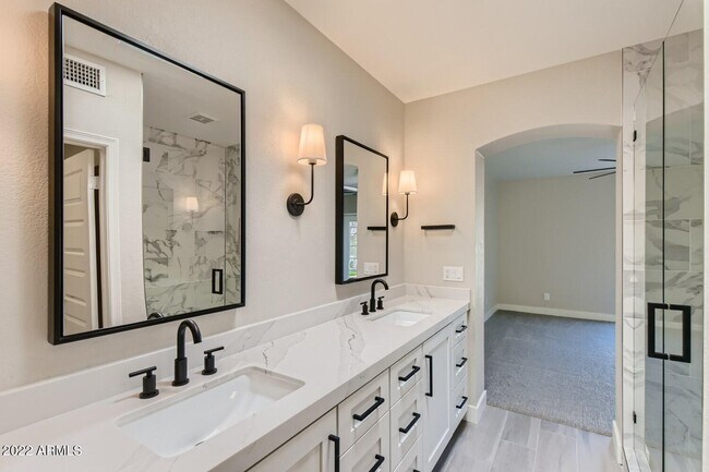 Building Photo - 9636 E Sutton Dr