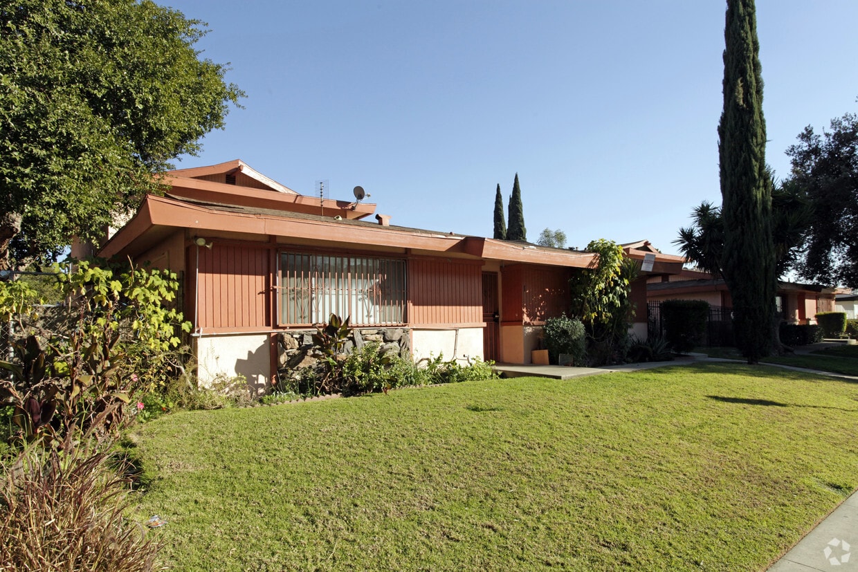 Building Photo - 624-632 Abbey Ln