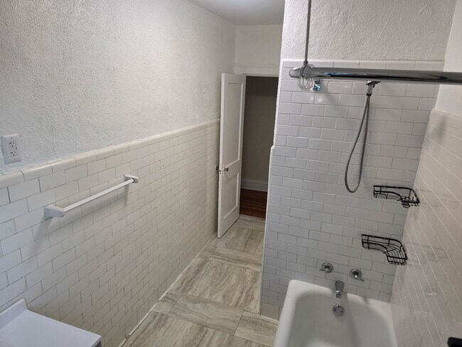 baño - 12 Sharaf St