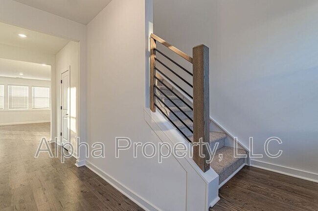 Building Photo - 1239 Westgate Vlg Dr