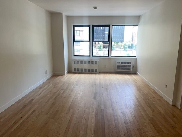 Foto principal - 236 E 36th St
