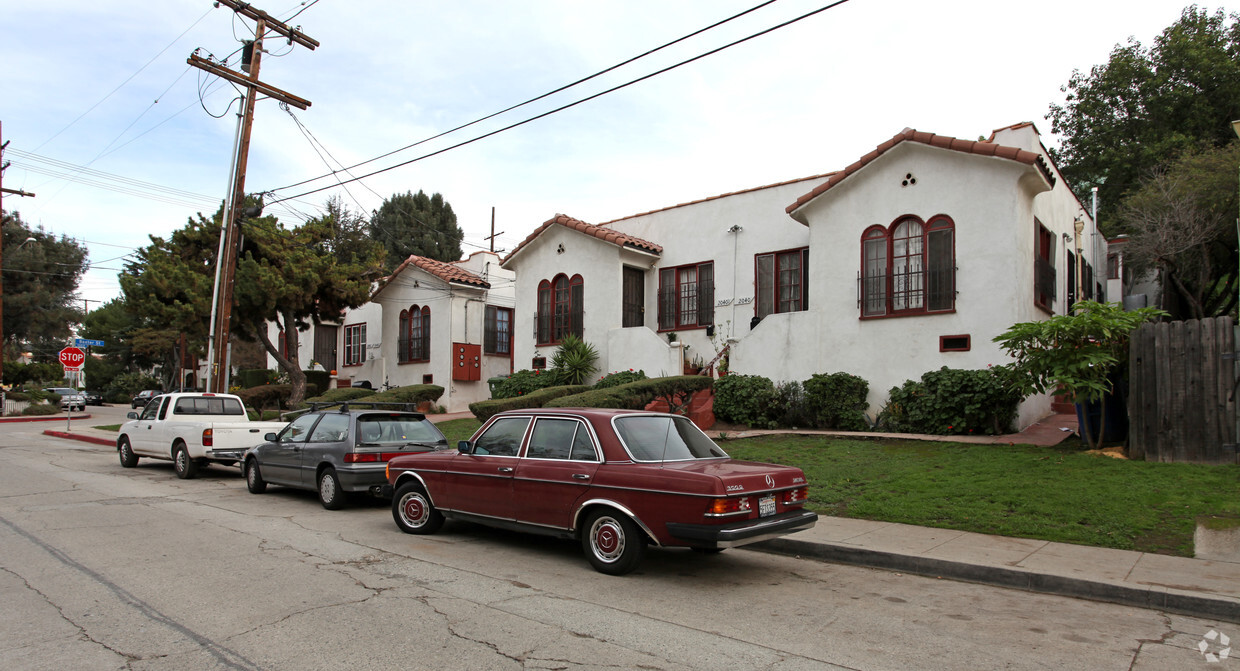 Building Photo - 2040 Valentine St