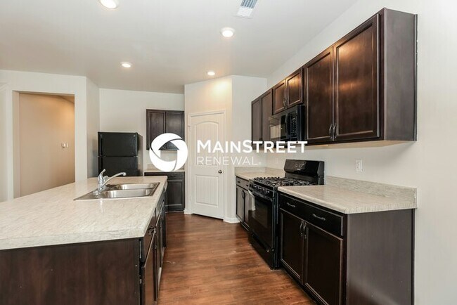 Foto del edificio - 4 Bedroom Pet-Friendly Home in LEBANON, TN with Main Street Renewal