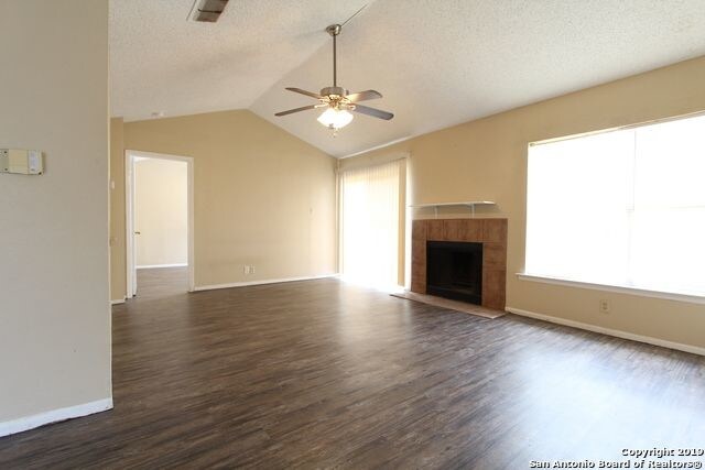 Building Photo - 406 SADDLEBROOK DR