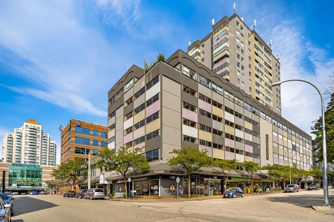 Building Photo - 615 Belmont St