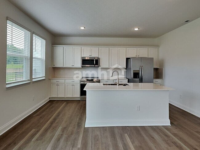 Building Photo - 405 Golden Maple Pl