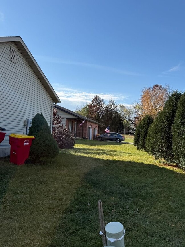 Building Photo - 3 Holly Ct