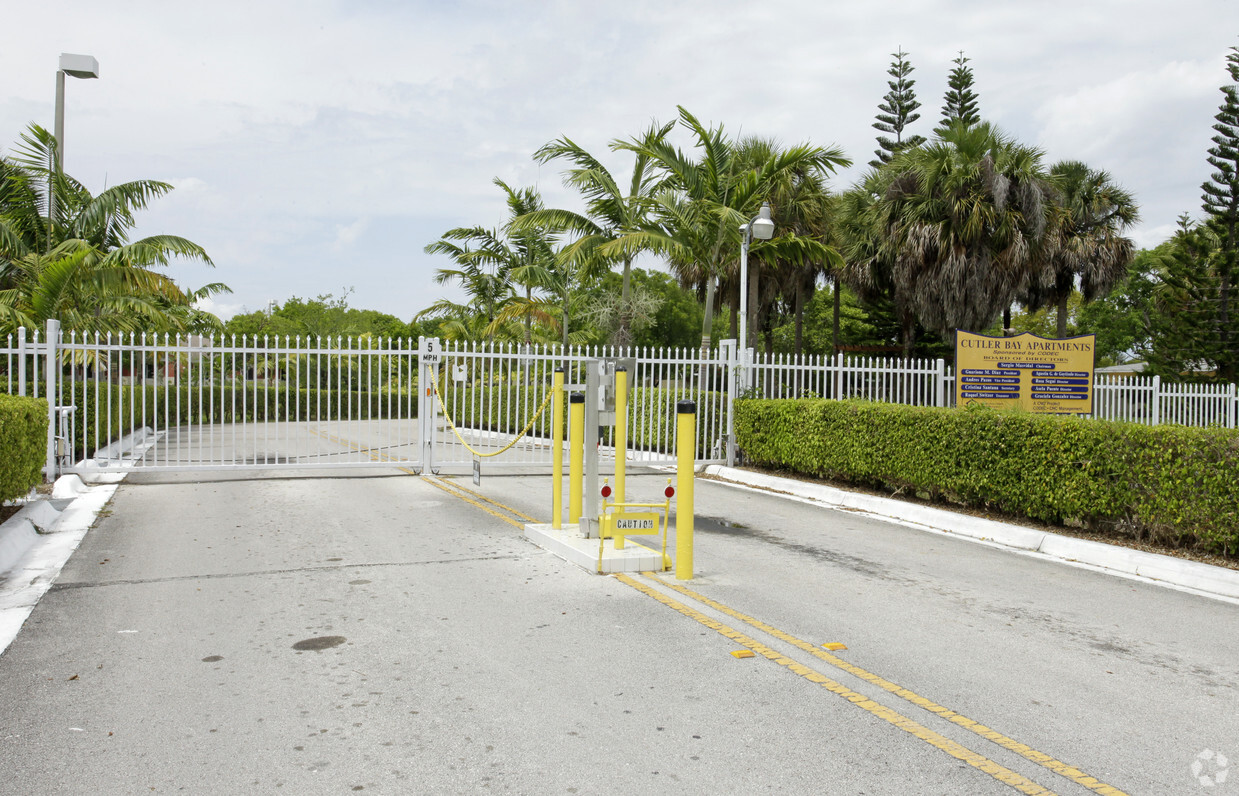 Foto del edificio - Cutler Bay Apartments