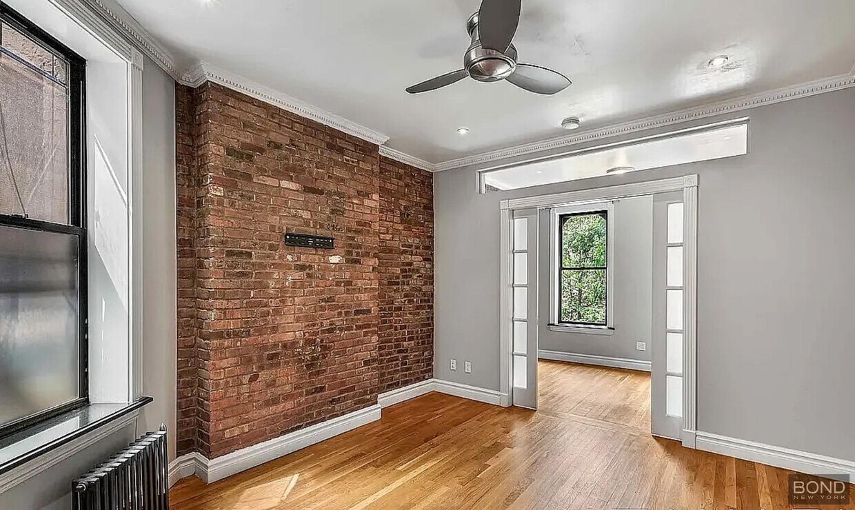 Foto del edificio - 321 E 10th St