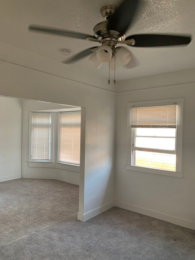 SALA DE ESTAR - 2418 W 23rd St