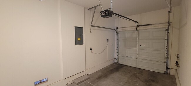 Foto del edificio - New flooring and Freshly painted