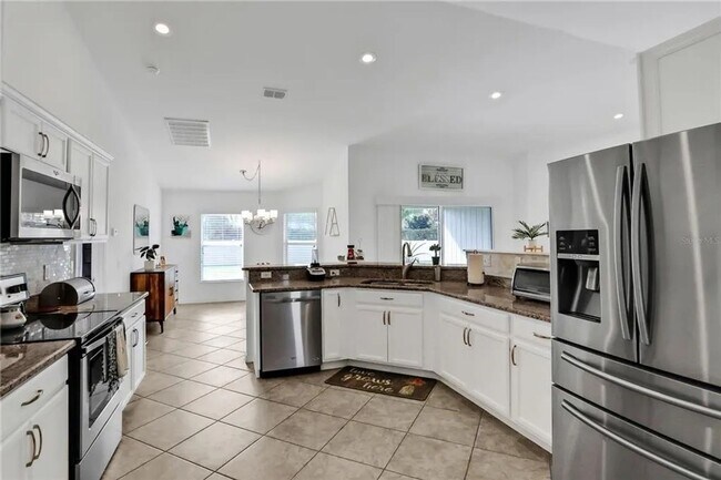 Building Photo - Spacious 4BR House in Lakeland