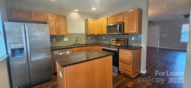 Building Photo - 6807 Juniper Tree St