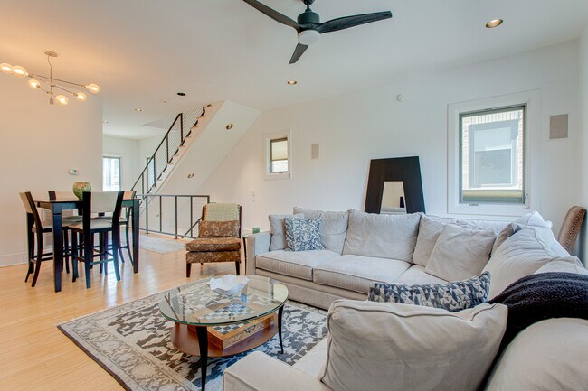 Foto del edificio - 404 Van Buren St