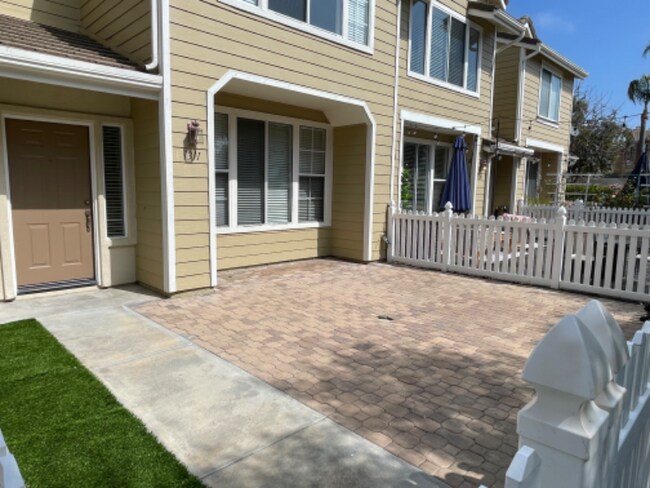 Building Photo - 1311 Phlox Ct
