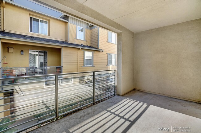 Building Photo - 968 Sakura Dr