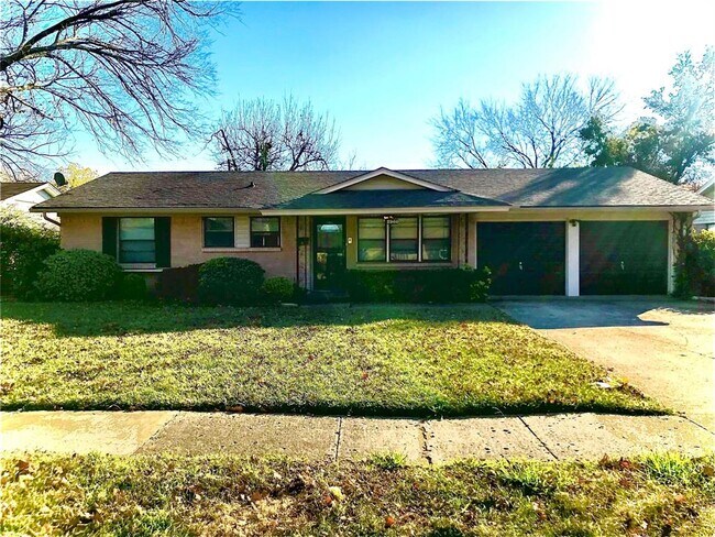 Building Photo - 2960 Amber Ln