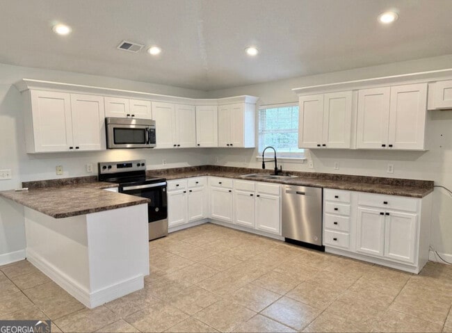 Building Photo - 206 Willow Dr