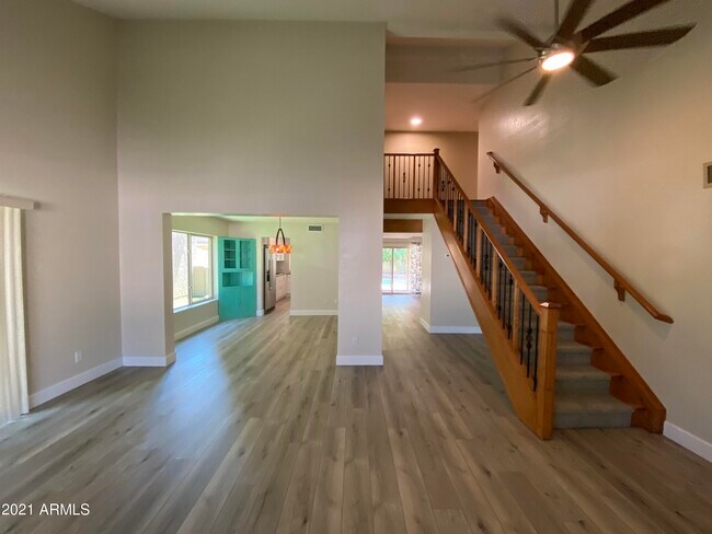 Foto del edificio - 1519 E Weathervane Ln