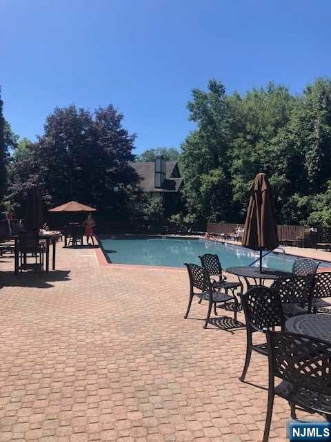 Foto del edificio - 2111 Hawthorne Ln