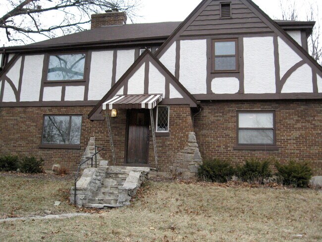 Building Photo - 3000 Bellewood Ave