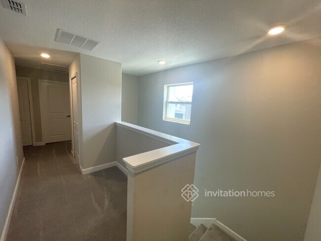 Building Photo - 2838 Coach Manors Way