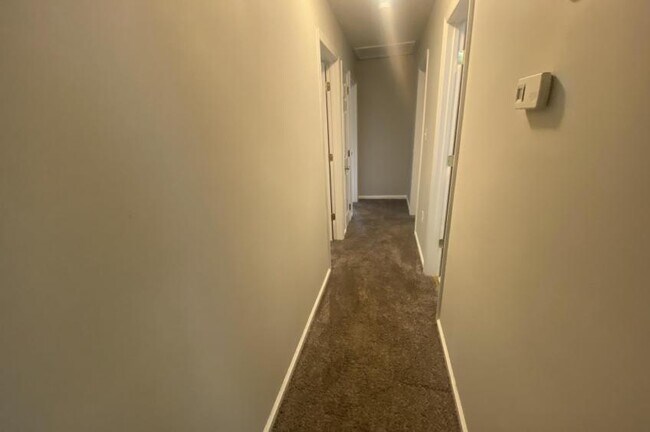 Foto del edificio - 7101 Meadowbrook Rd