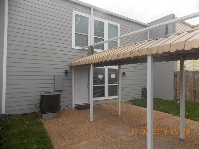 Building Photo - 9411 Bassoon Dr