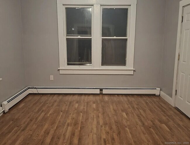 Foto del edificio - 1403 Corbin Ave