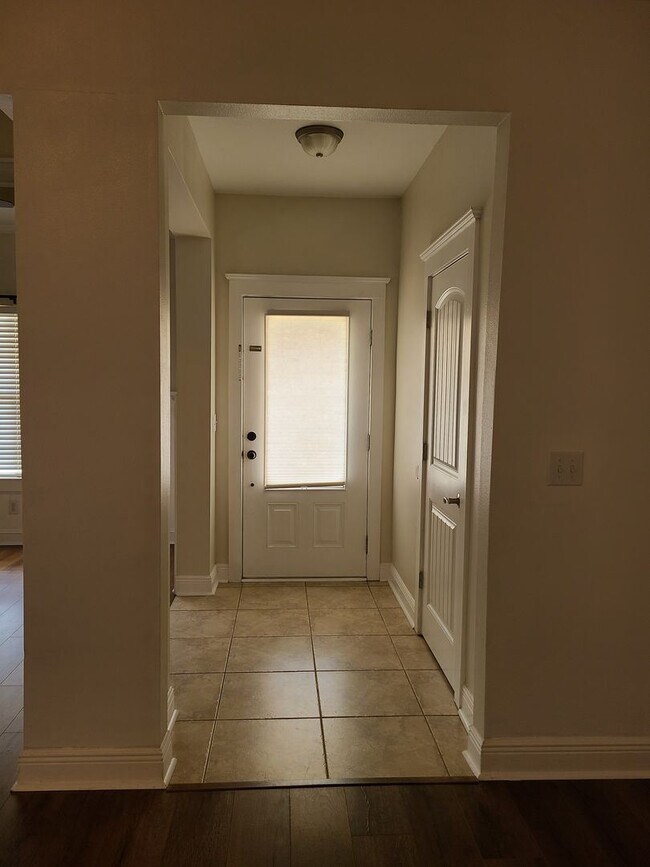 Building Photo - 3 br, 2 bath House - 1206 Crown Walk Drive