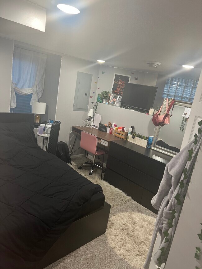 Dormitorio - 1801 Marshall Ave