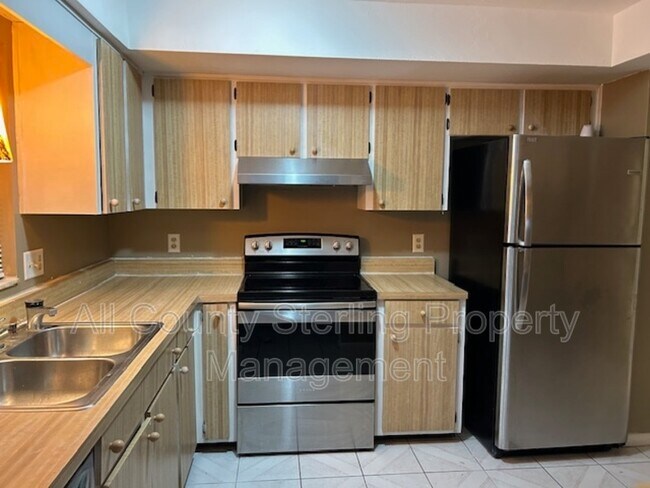 Foto del edificio - 1477 Providence Blvd