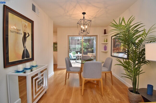 Foto del edificio - 111 Ascot Ct