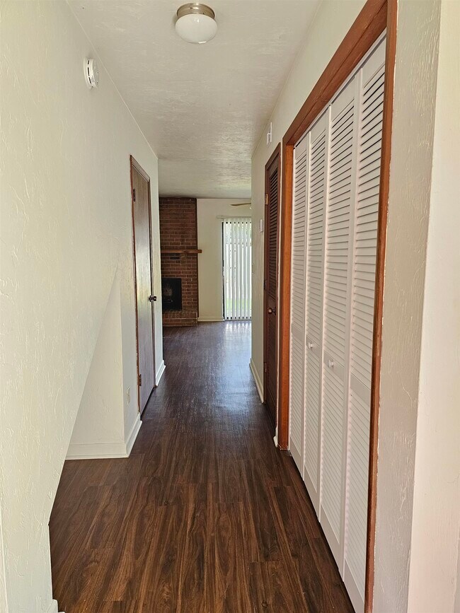 Foto del edificio - 196 Locke St